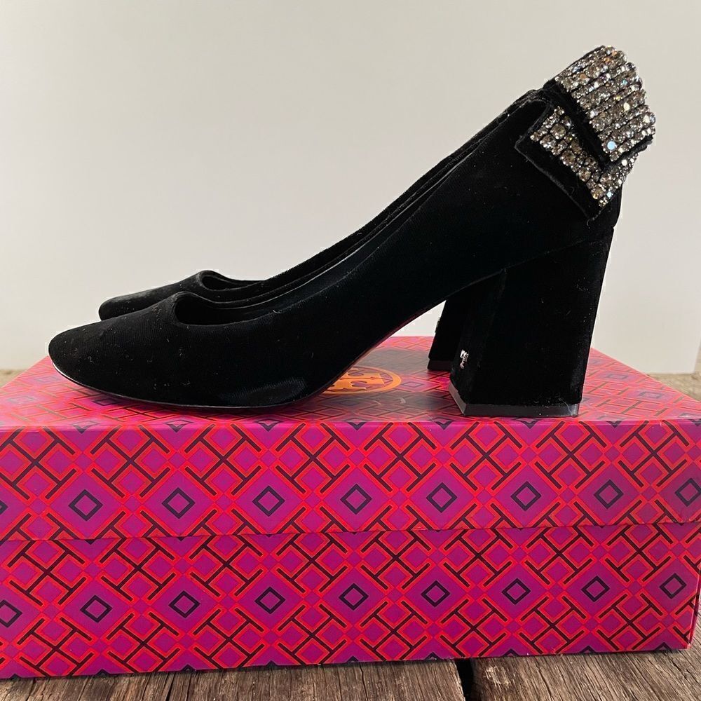 NIB Tory Burch Josephine Black Velvet Pumps Size 7.5